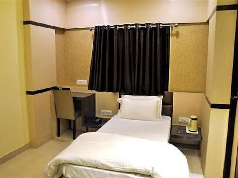 Townhouse 1182 Hotel Tirupati Galaxy Kanpur Exterior photo